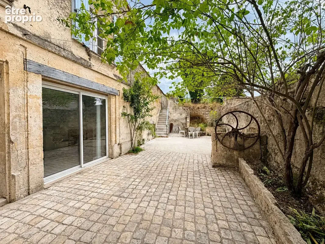 Maison à ROULLET-SAINT-ESTEPHE
