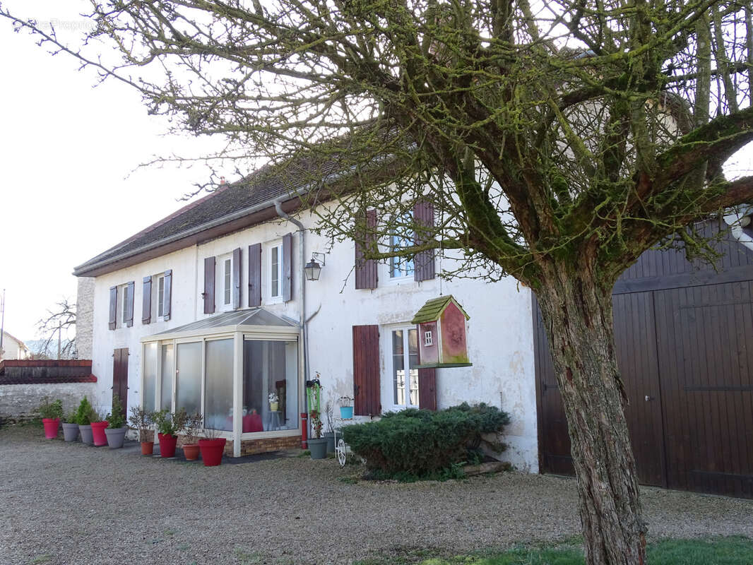 Maison à MONTIGNY-SUR-AUBE