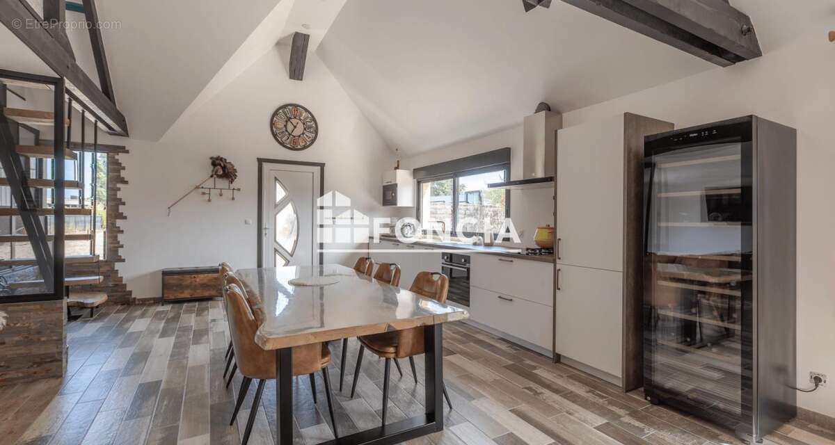 Commerce à NAZELLES-NEGRON