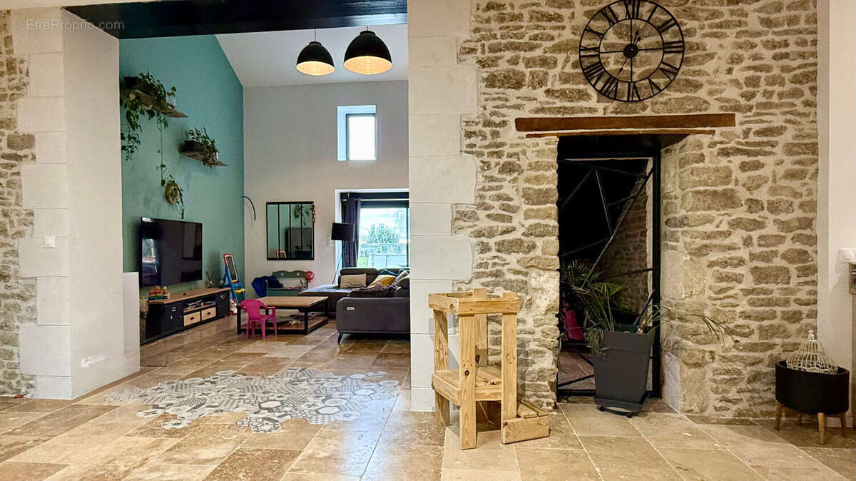 Maison à SAINT-GERMAIN-DE-MARENCENNES