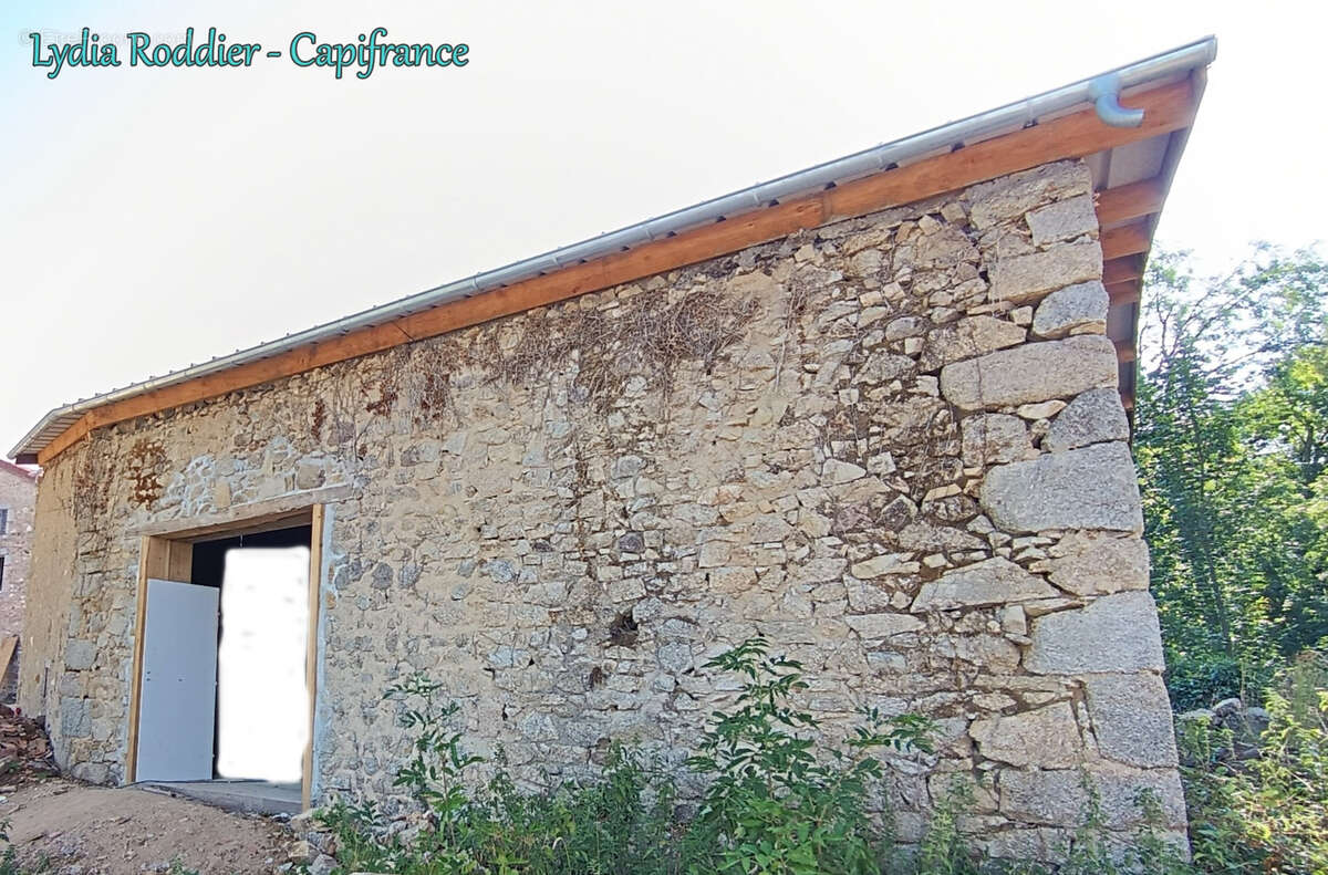 Maison 177 m2 - 6 pièces - 3 Chambres avec vue exceptionnelle à Saint Victor Montvianeix (63550) - photo 27