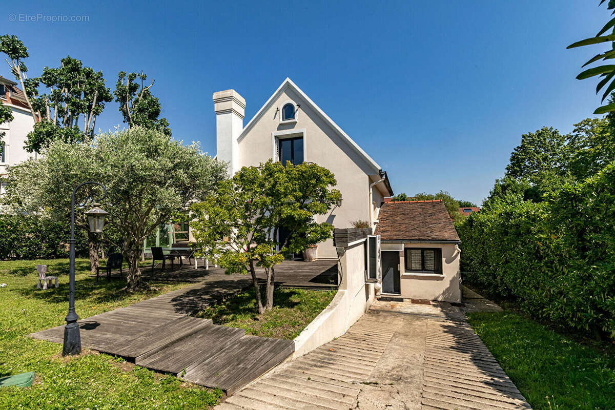 Maison 7 pièces avec piscine sur terrain de 1027 m² - photo 16
