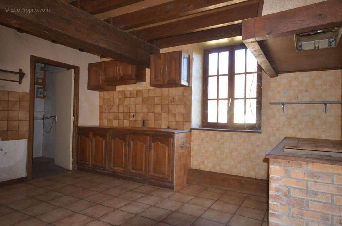 Maison 136 m² à Toulx-Sainte-Croix  - photo 2