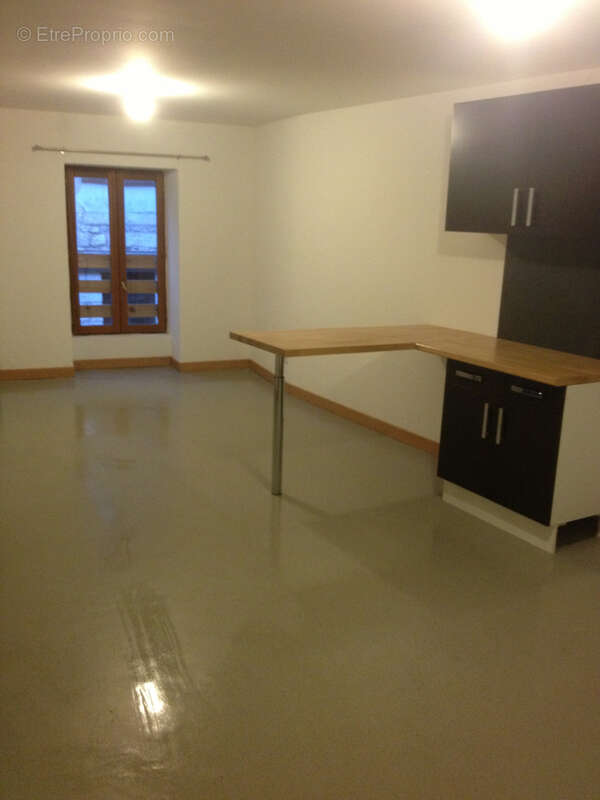 Maison en pierre comprenant 2 logements loués - photo 8