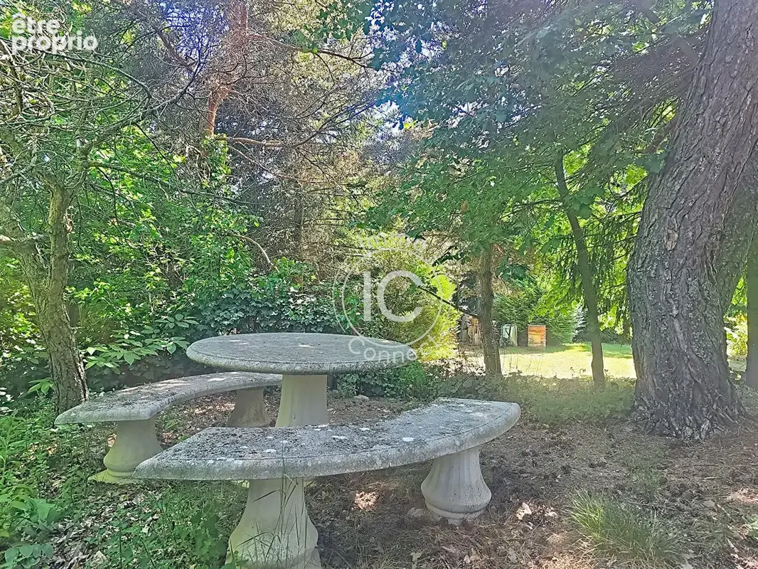 Maison à potentiel avec terrain boisé au calme - photo 12