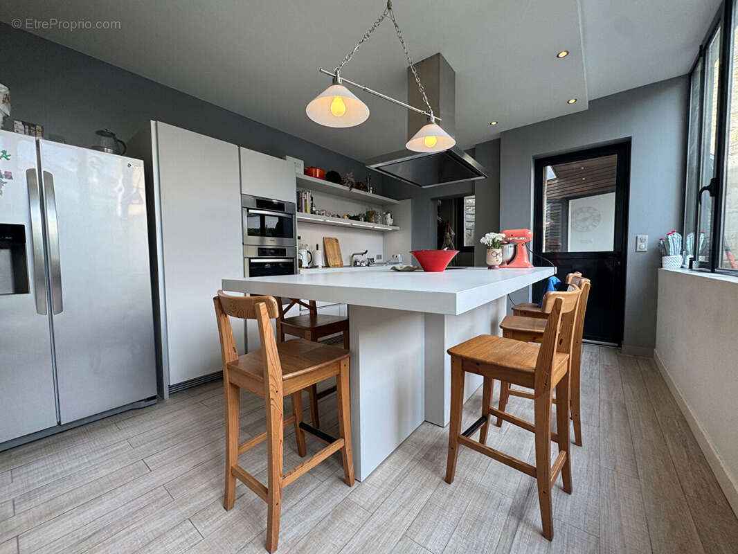 Rochefort Centre-Ville : Maison de Maître 230m² - 6 chambres, jardin et garage attenant - photo 5