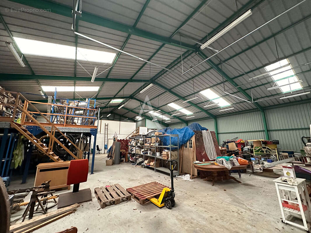 Commerce à AMBRIERES-LES-VALLEES