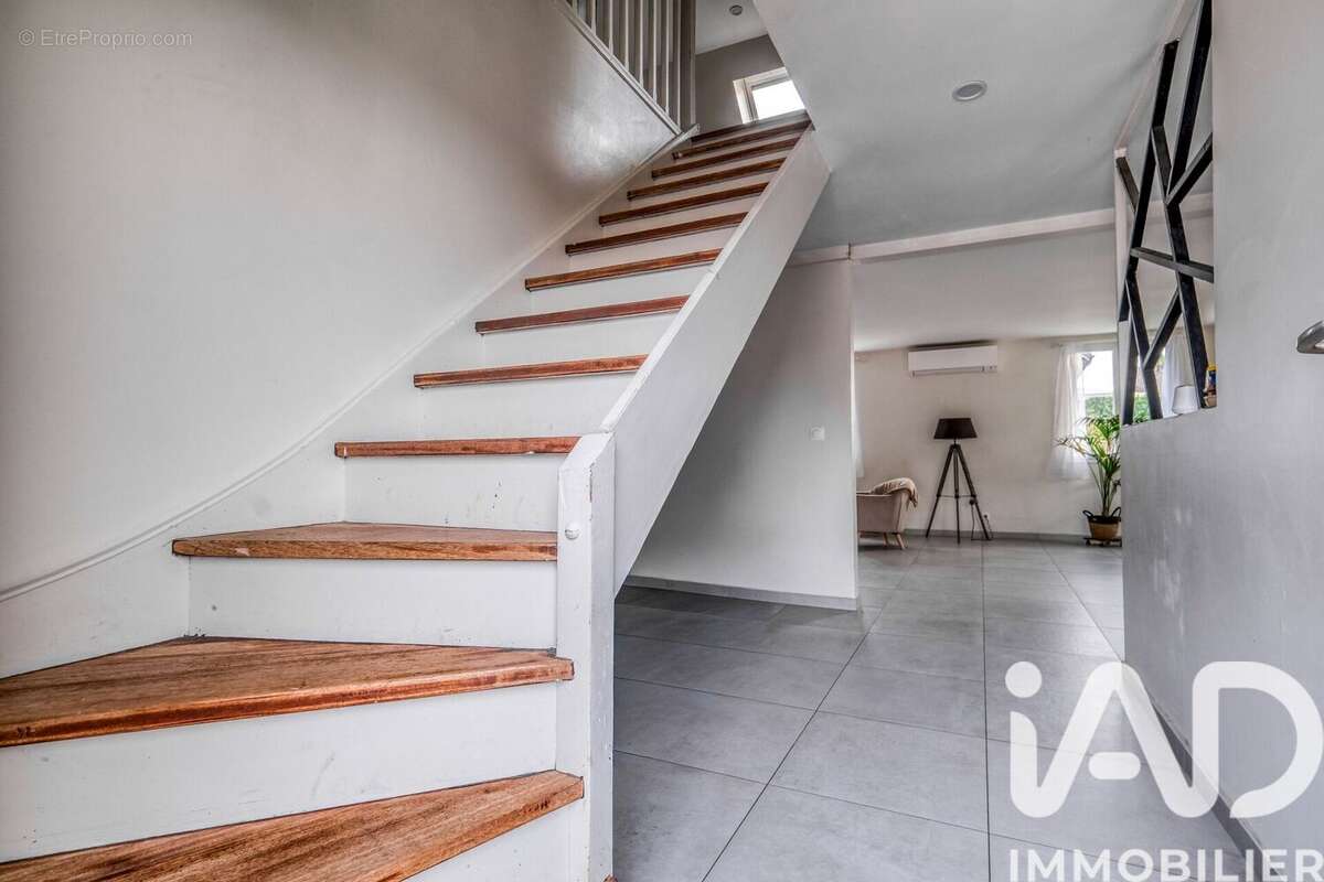 Maison 138 m² à Peroy-Les-Gombries  - photo 7