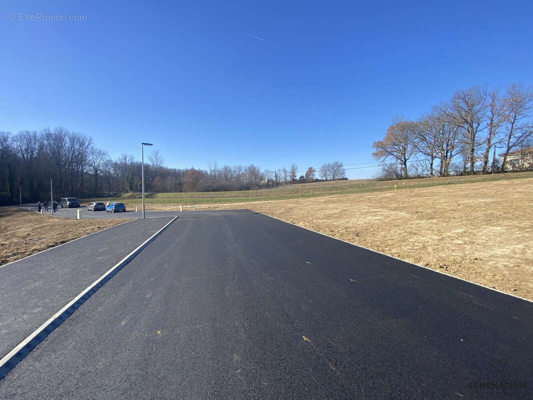 Terrain à SAINT-CLAR-DE-RIVIERE