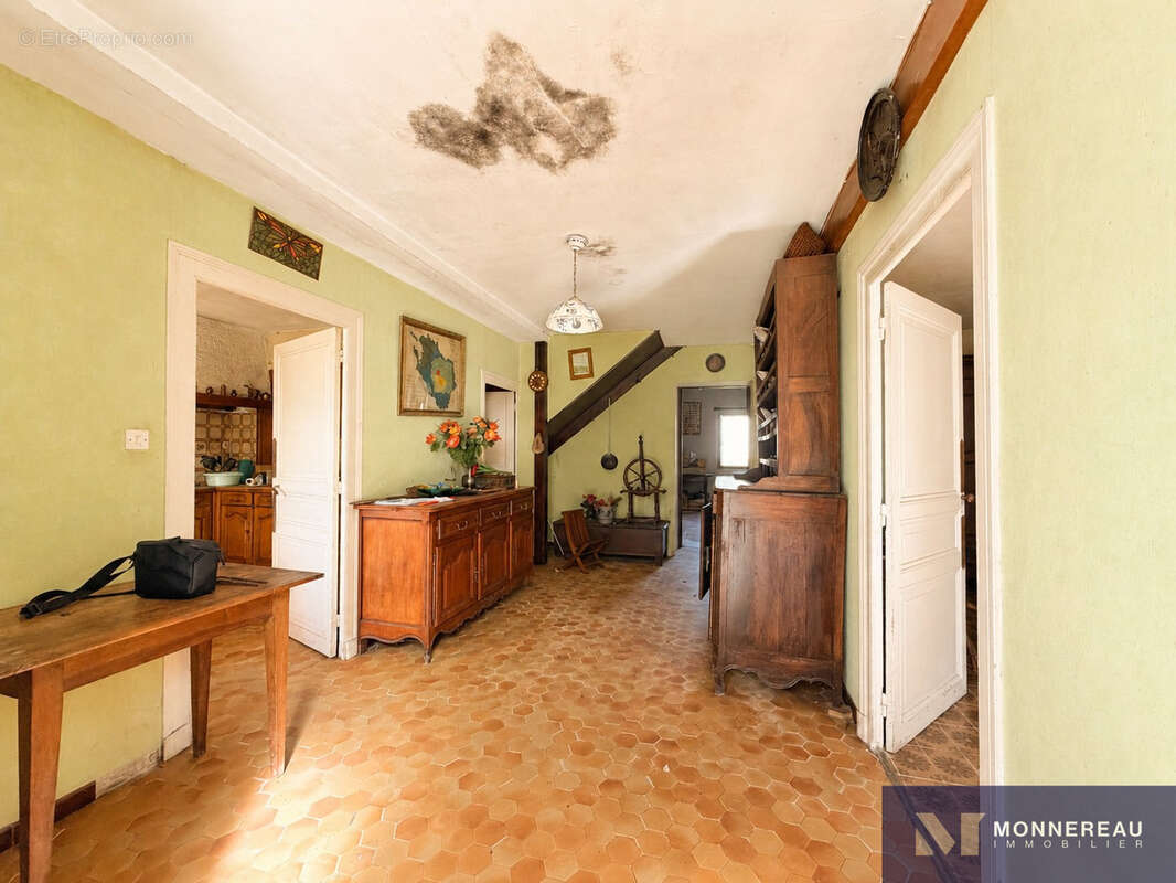 Maison ancienne avec grand jardin et dependances - photo 4