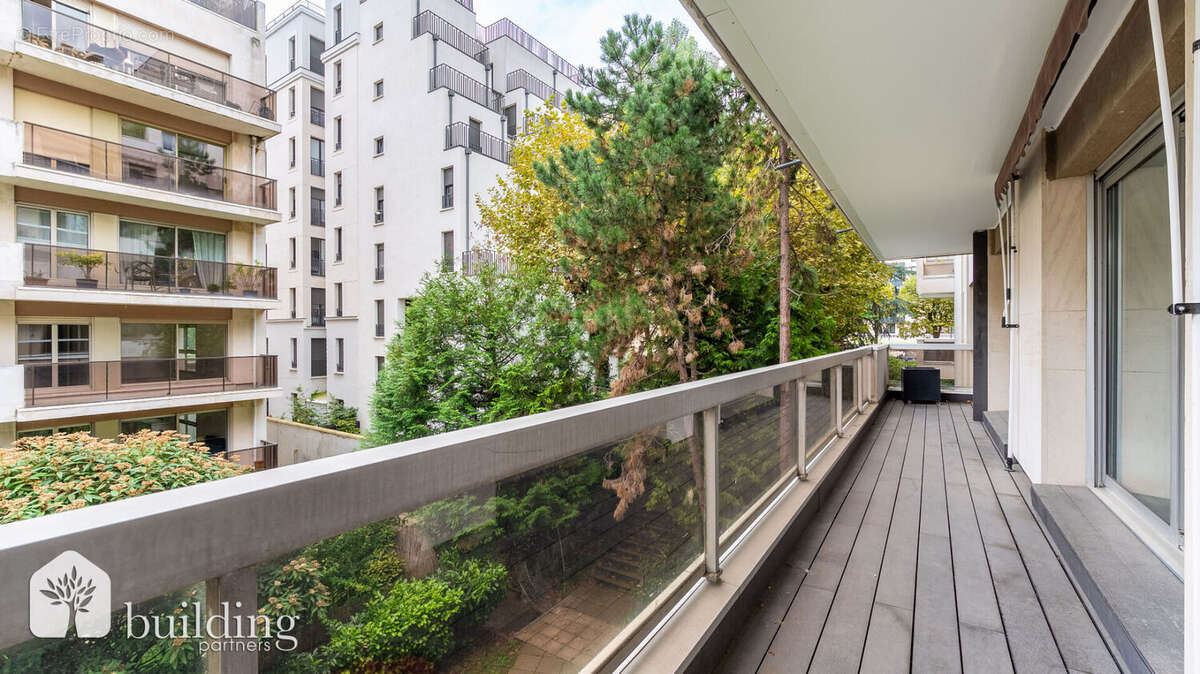 Appartement à NEUILLY-SUR-SEINE