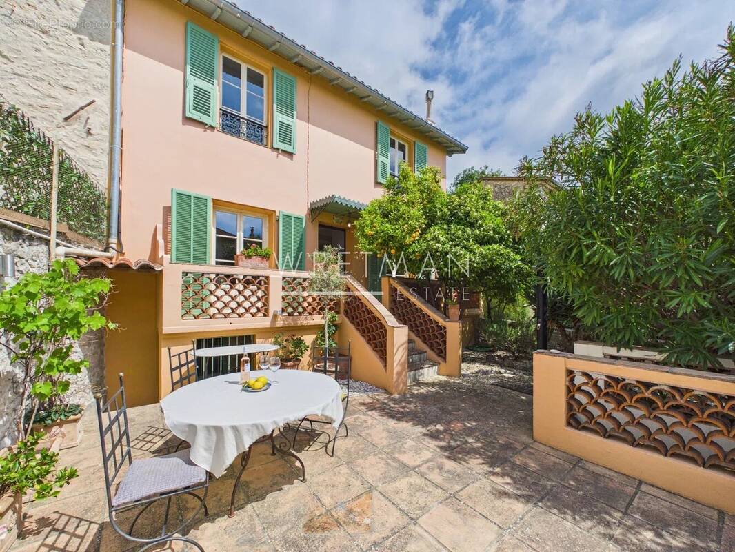 Appartement à TOURRETTES-SUR-LOUP