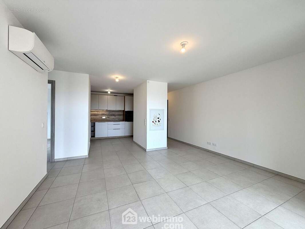 Une pièce de vie de 34 m2 - Appartement à BASTIA