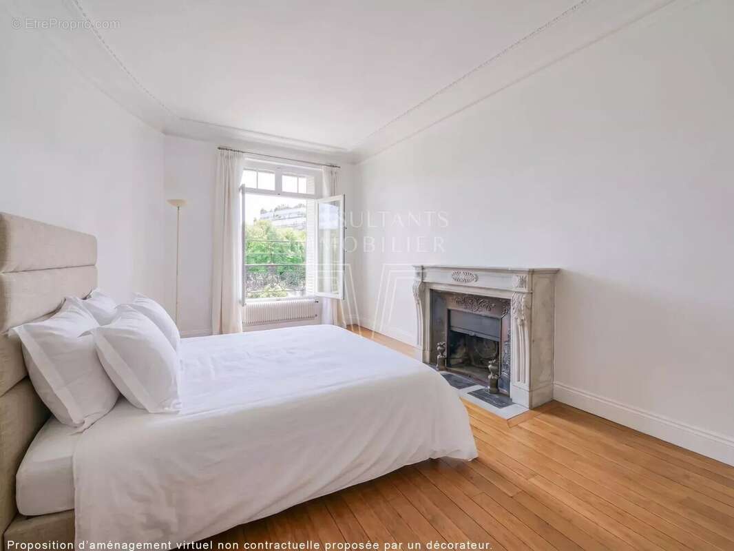 Appartement à PARIS-16E