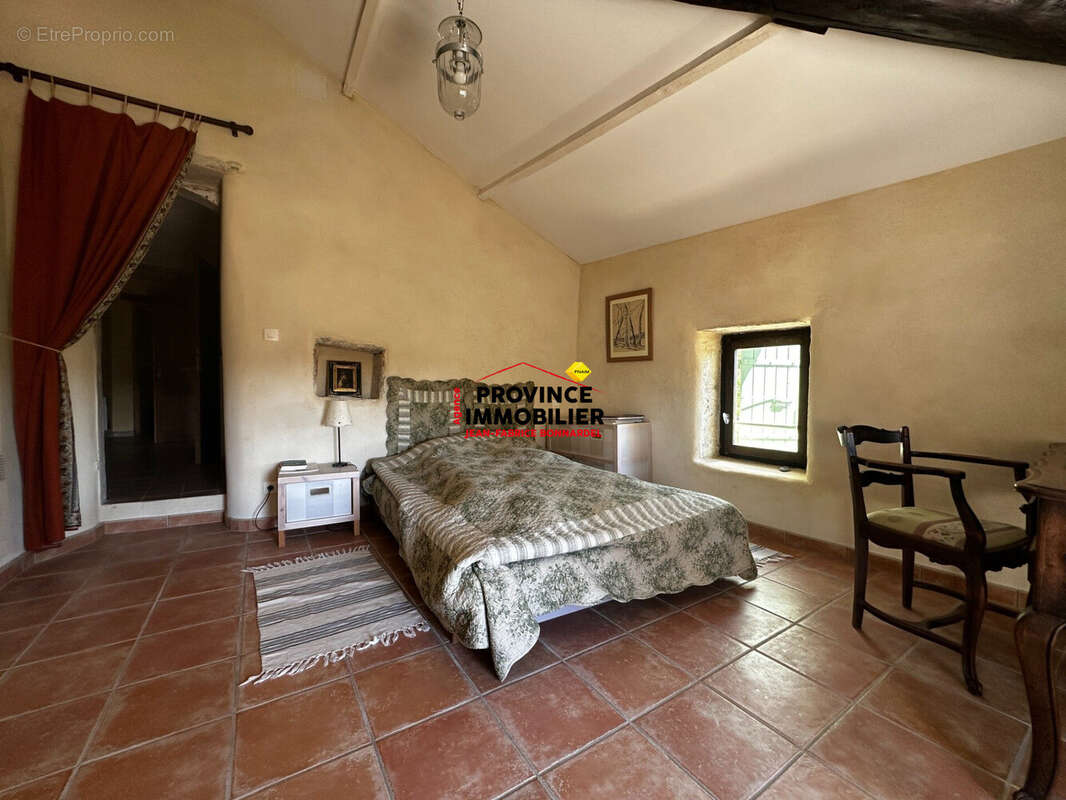 Maison 191 m² à Taulignan  - photo 7