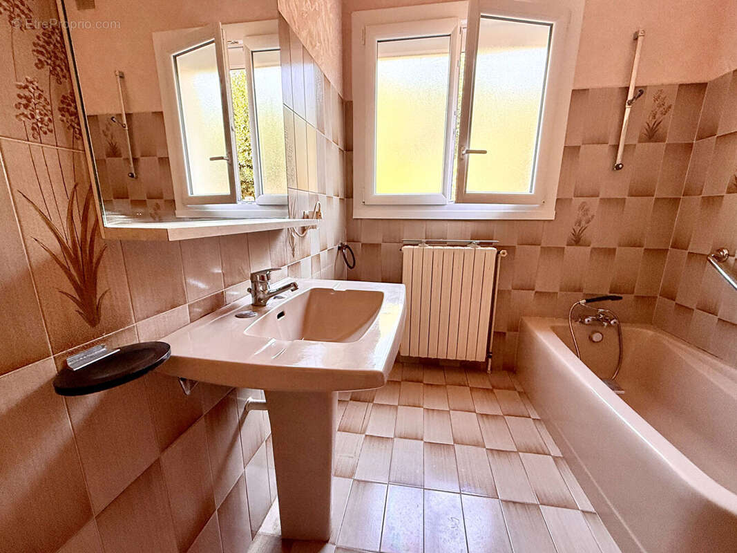 LOT  LUZECH - Maison 6 Pièces123M² Sur 1 456 M² De Terrain. - photo 9