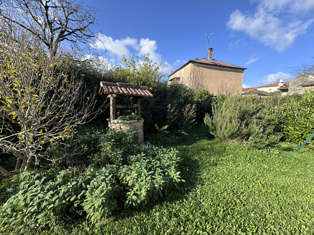 Maison à SAINT-FRONT-SUR-LEMANCE