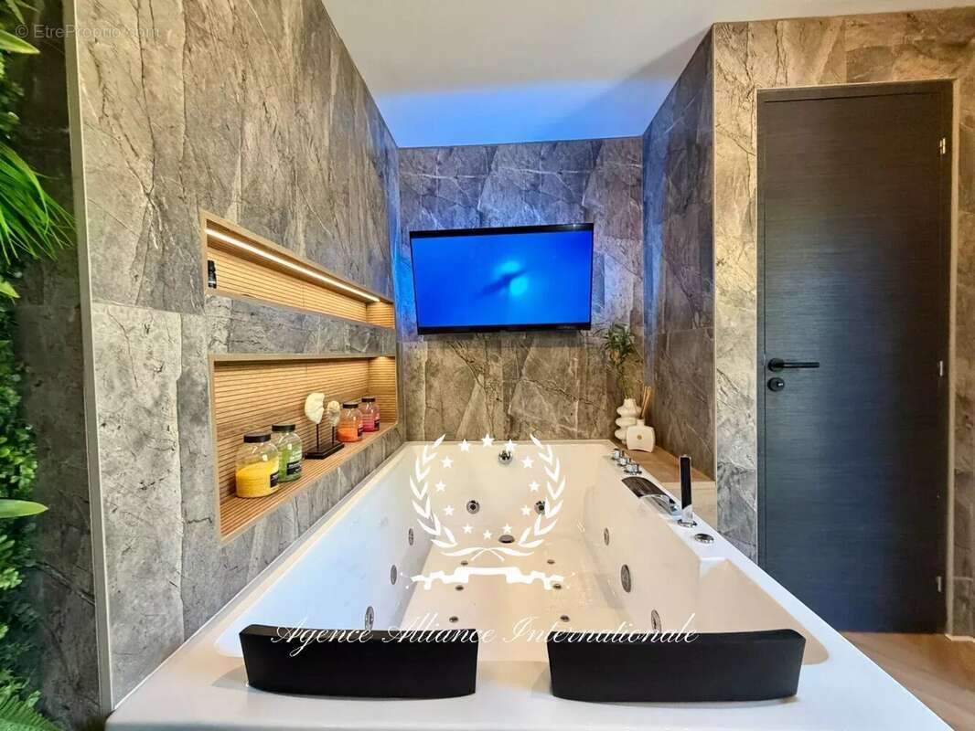 Appartement à LE LUC