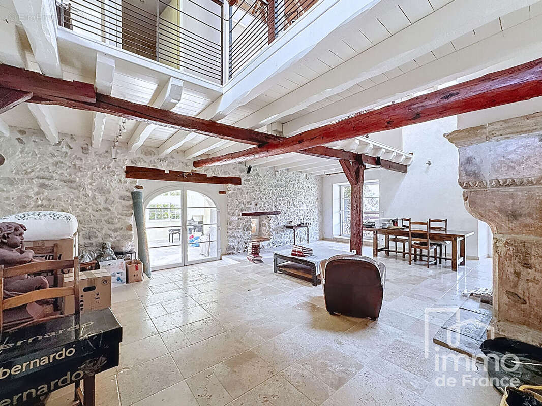 Maison à CHEZERY-FORENS