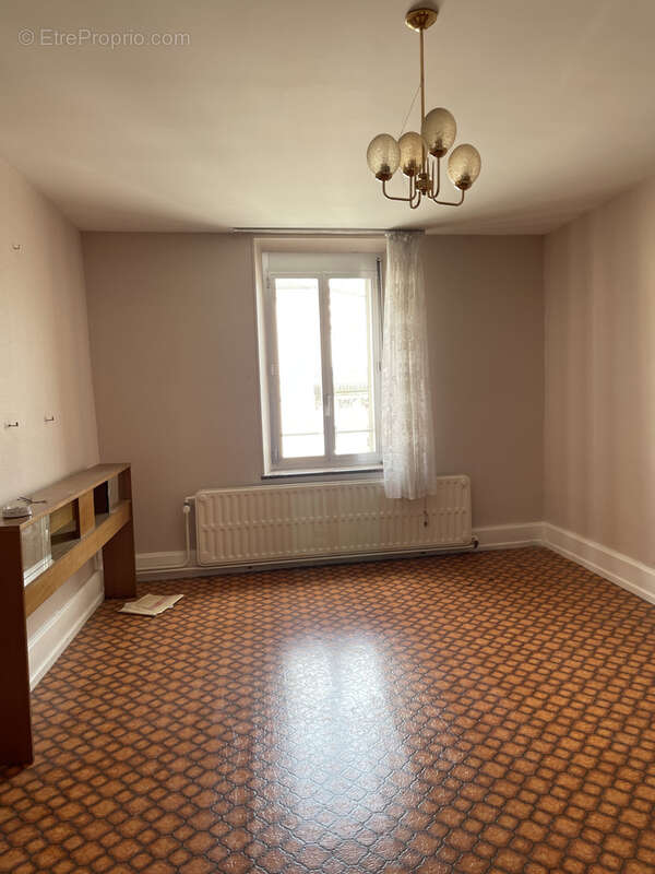 Appartement à GRANGES-SUR-VOLOGNE