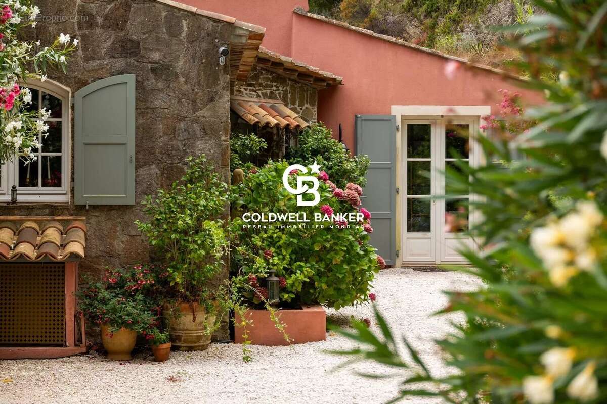 Confort, vue & authenticité et seulement 25 minutes de ST TROPEZ - photo 69