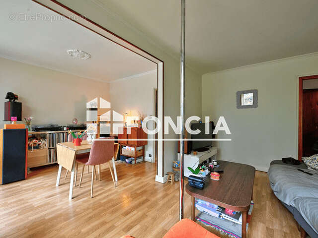 Appartement à FONTENAY-LE-FLEURY
