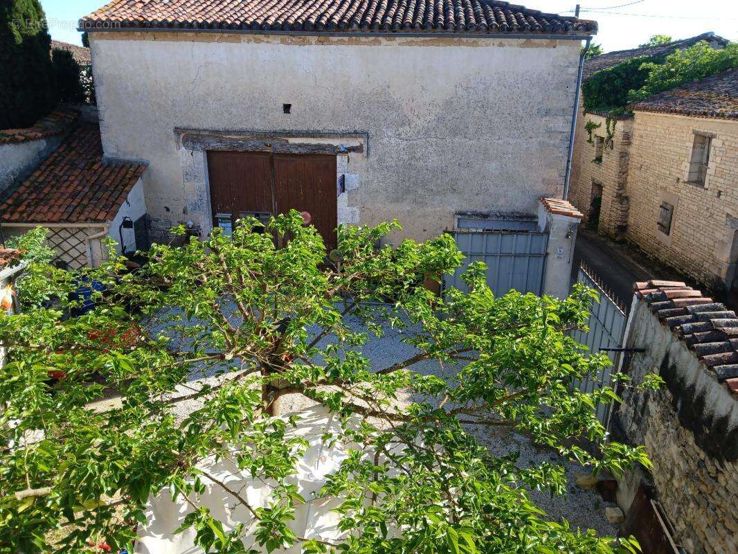 Authentique maison en pierre avec grange   Fort potentiel à - photo 12