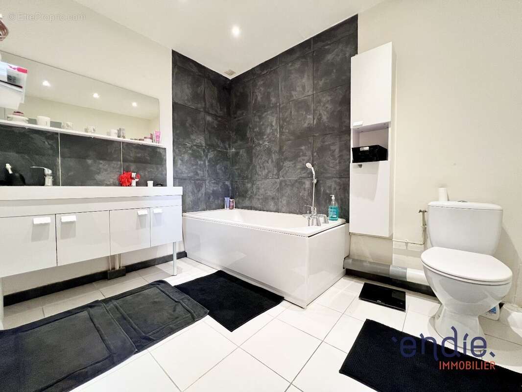 Commerce à NIEUIL-L&#039;ESPOIR