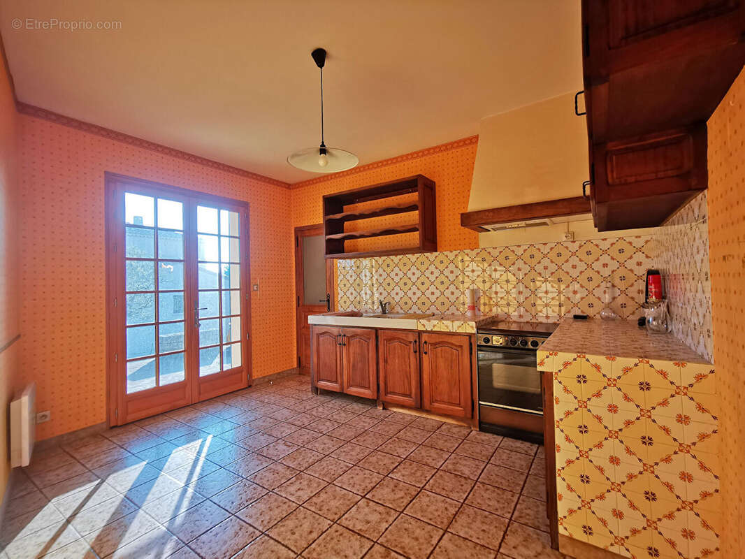 Maison traditionnelle t5 (construite en 1973) de 138 m² sur un terrain de 1 003  m2 - photo 10