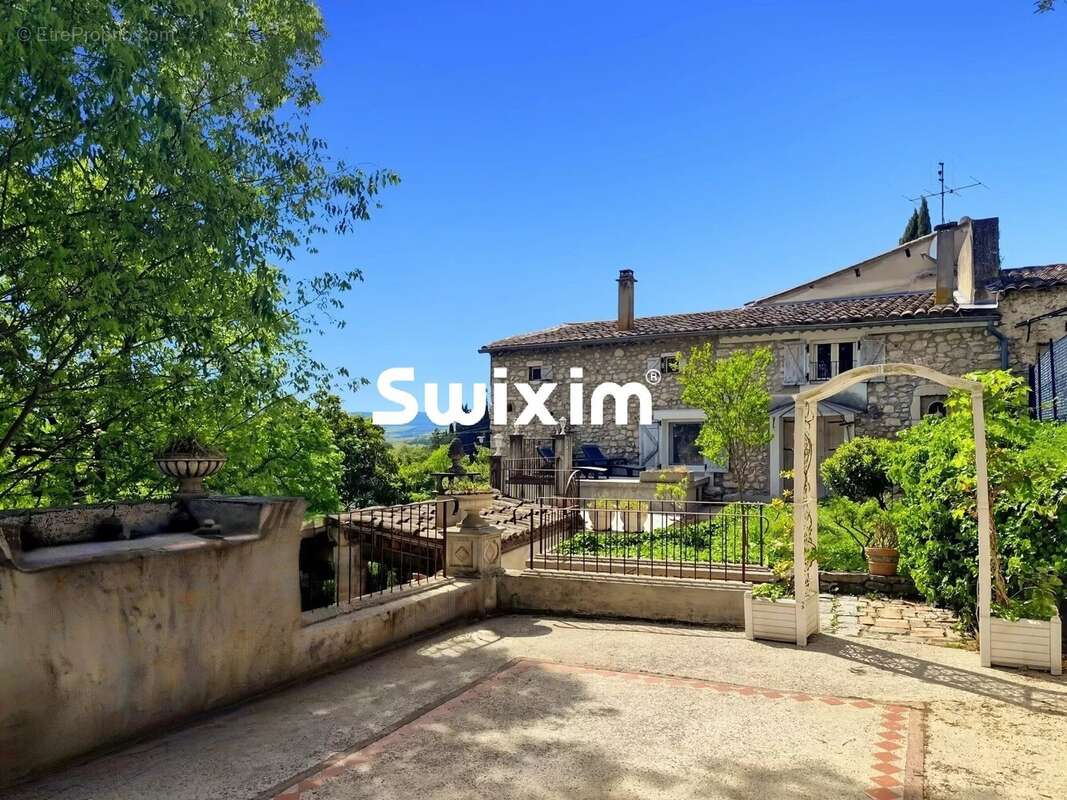 Maison à SAINT-MONTAN