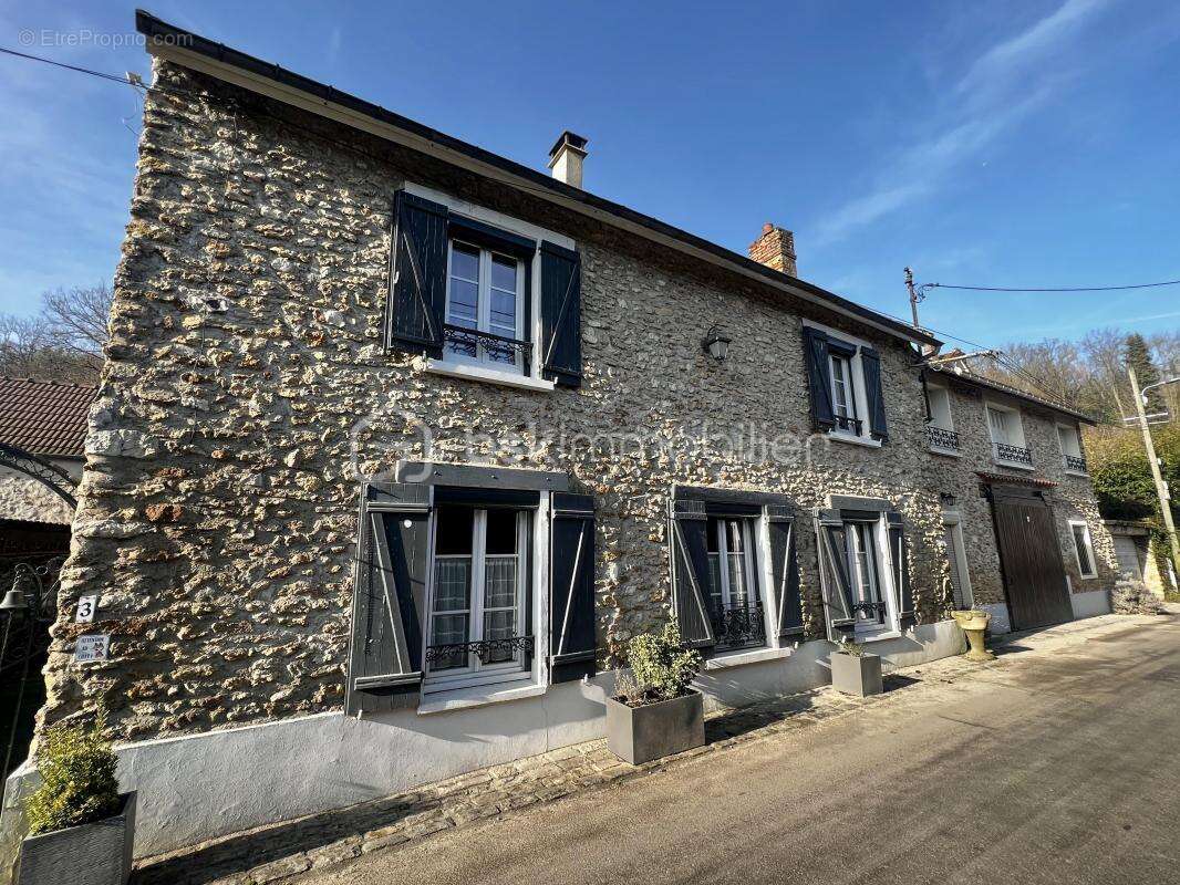 Maison à CRECY-LA-CHAPELLE