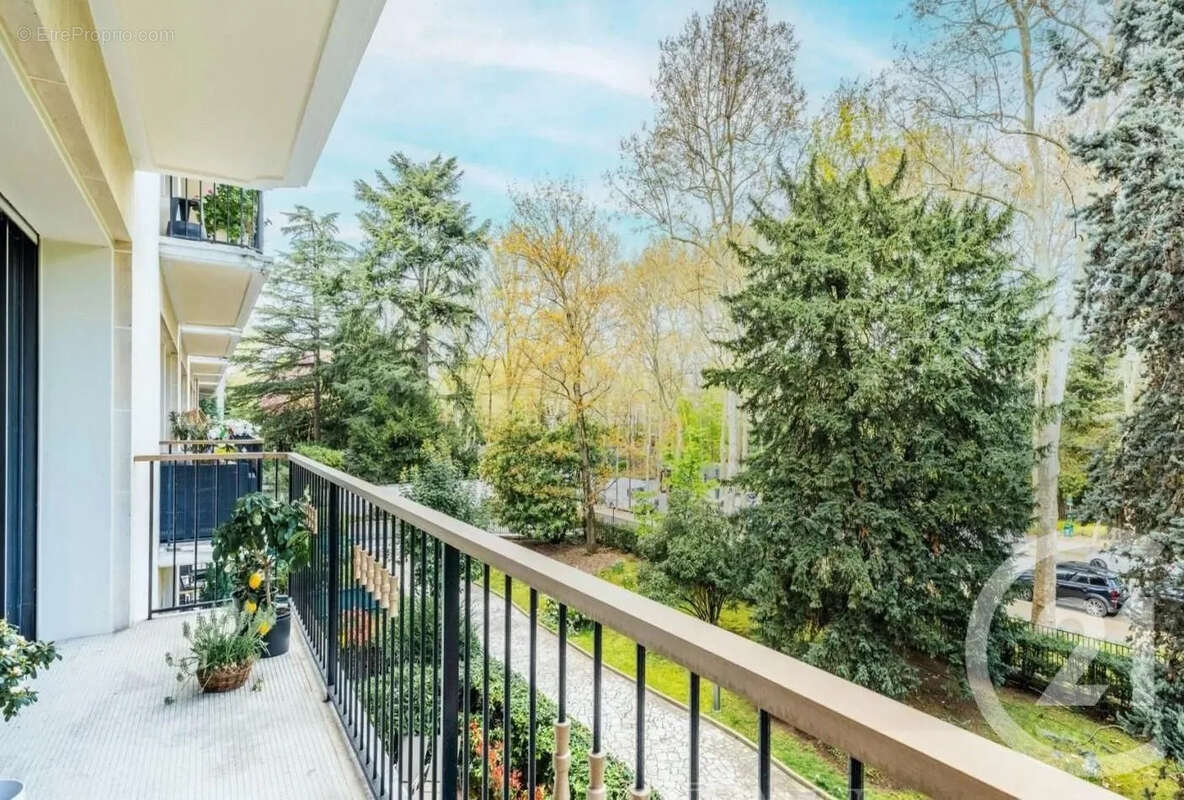 Appartement à NEUILLY-SUR-SEINE