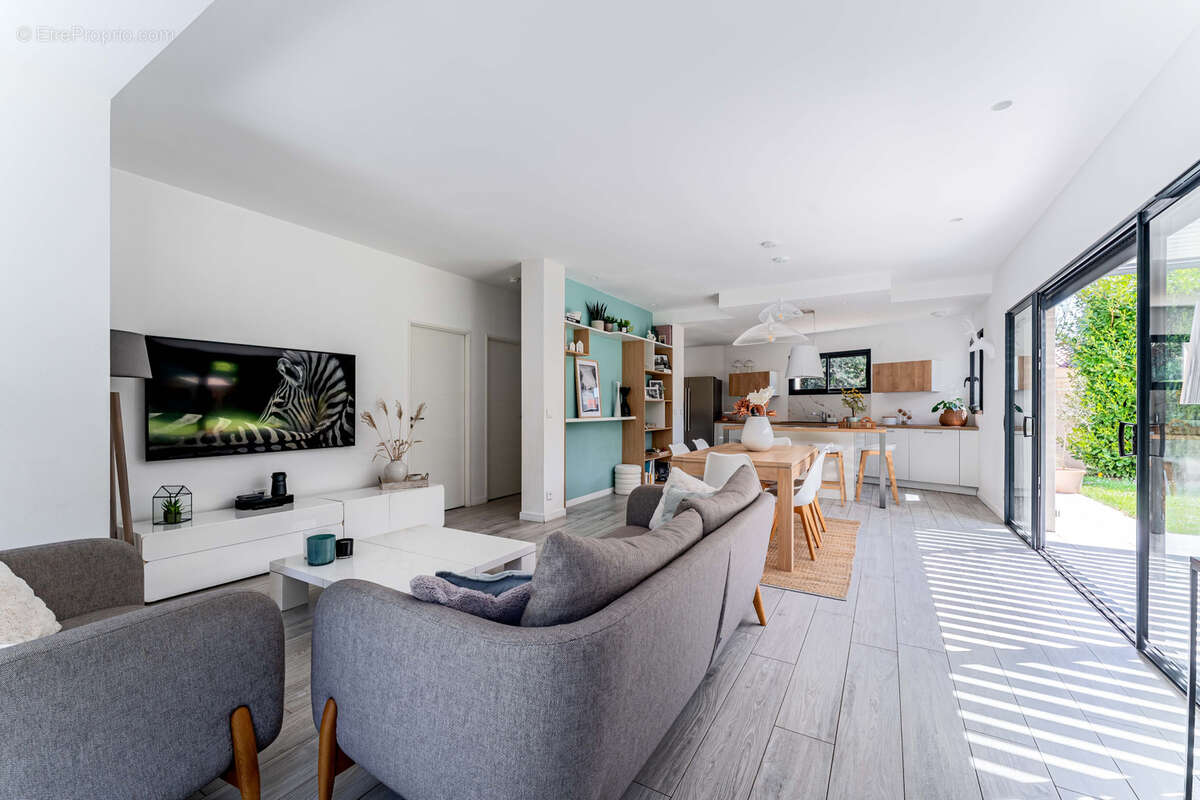 Maison à GREZIEU-LA-VARENNE