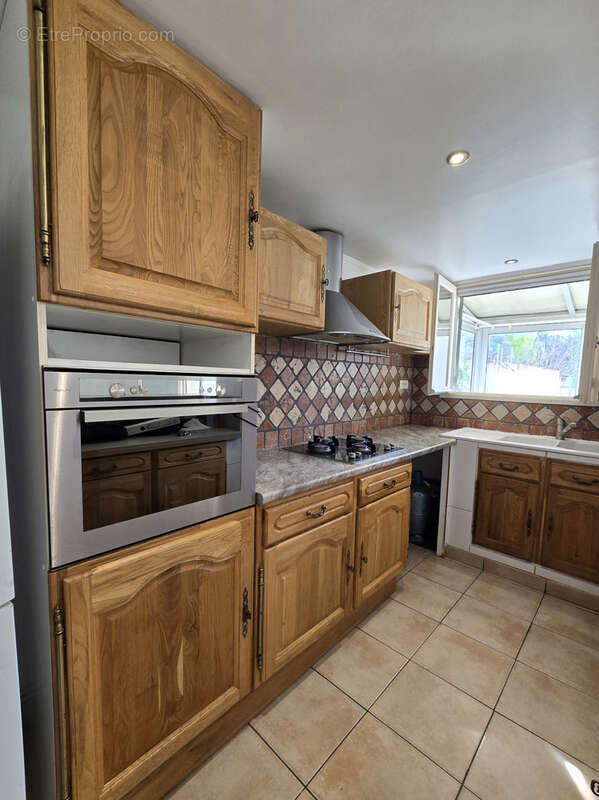 Maison à ENTRAIGUES-SUR-LA-SORGUE