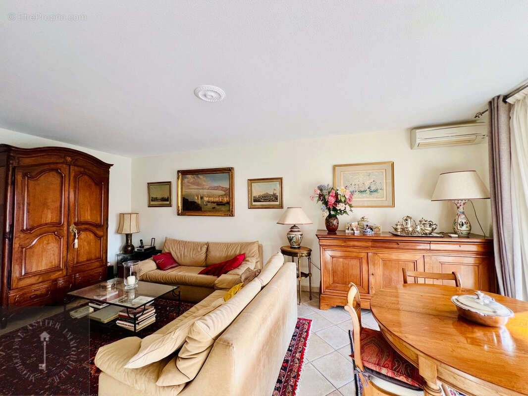 Appartement à SAINT-LAURENT-DU-VAR