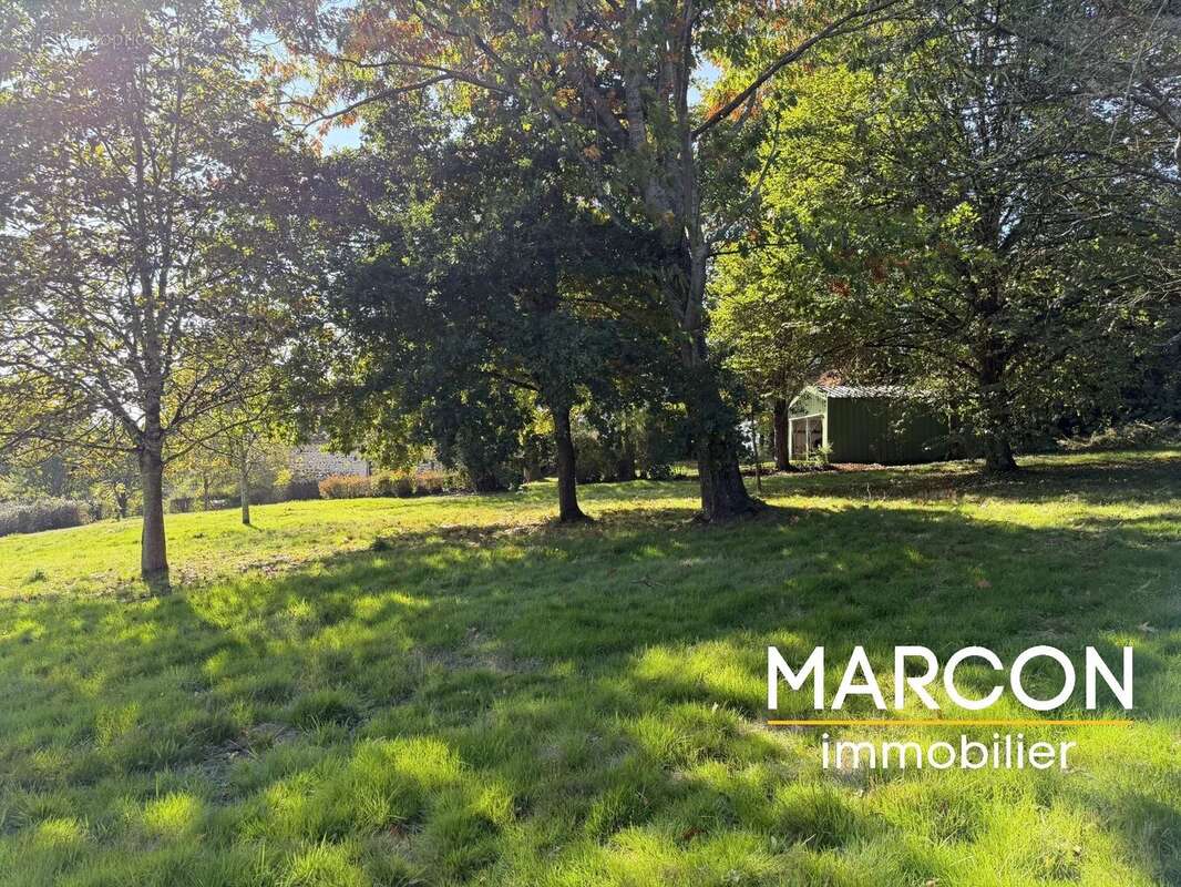 Maison à LA CELLE-DUNOISE