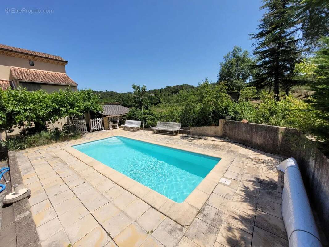 Maison à SAINT-JULIEN-LES-ROSIERS