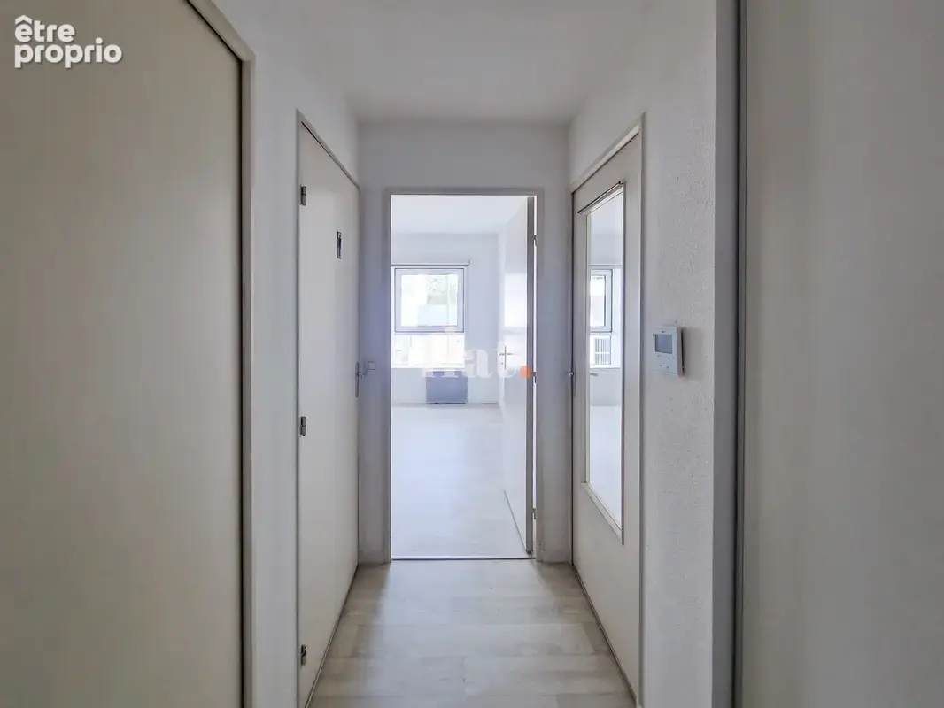 Appartement T2 - 37m2 - DPE C - - photo 4