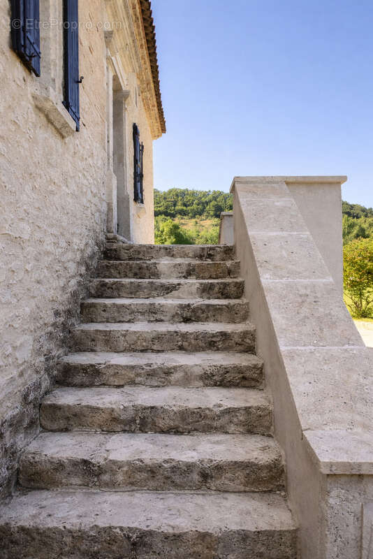 Maison à MONTAIGU-DE-QUERCY