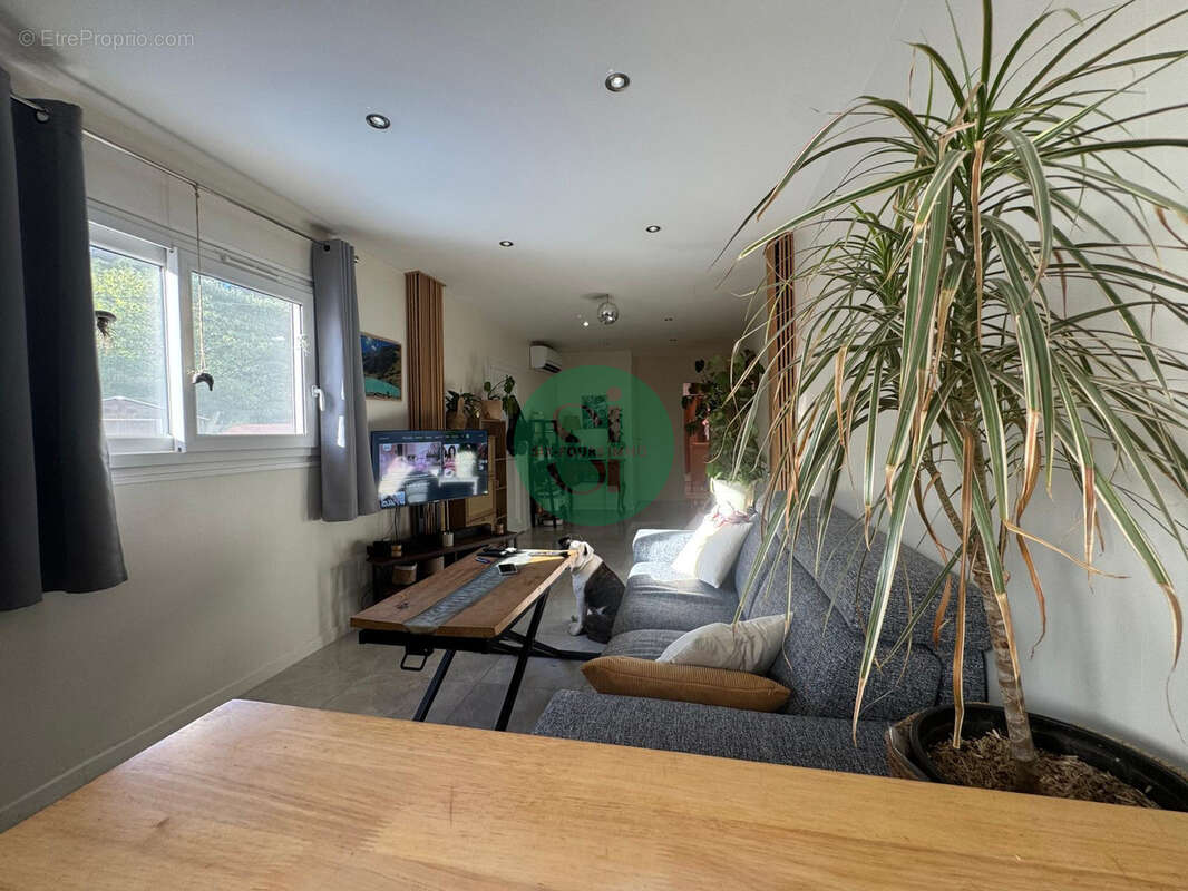 Charmante Maison  T2 en parfait état avec jardin et stationnement - photo 3