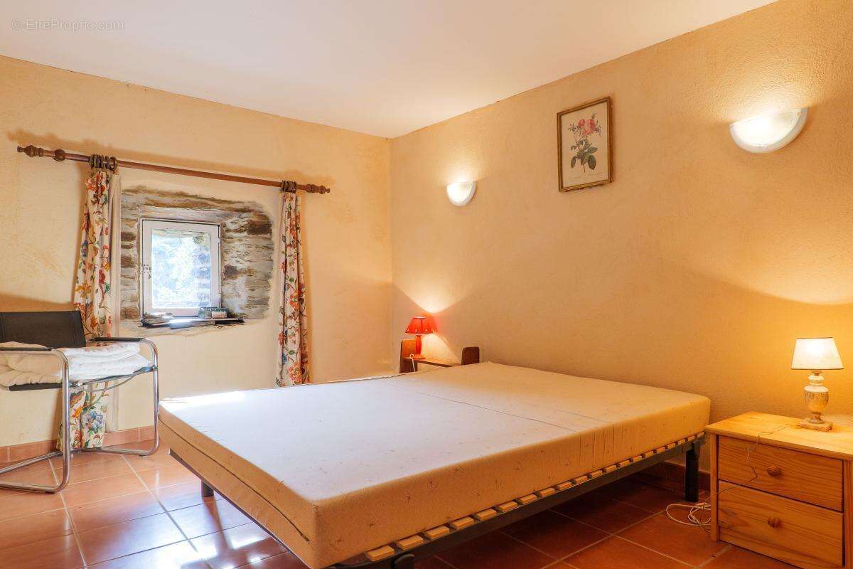 3 maisons + piscine+ terrain 4ha - photo 28