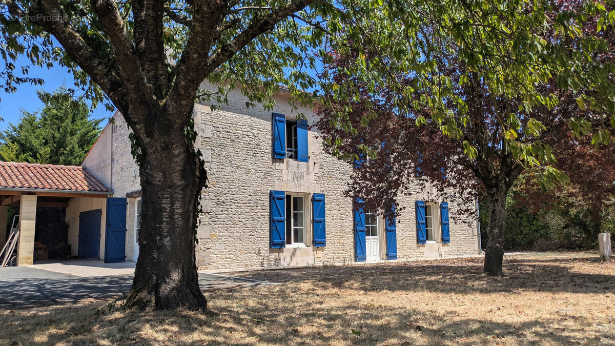 Maison rénovée - 2 chambres - frontenay rohan rohan - photo 1