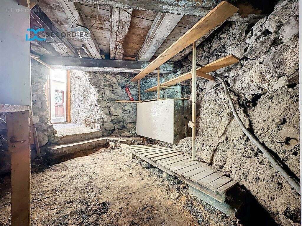 Evian rue petionne - local a vendre - photo 17