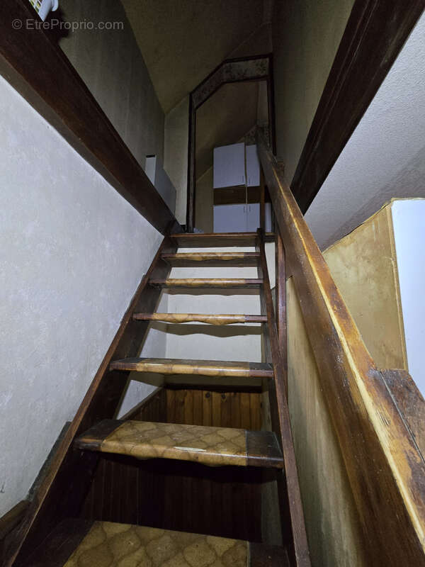 Maison à LA CHAPELLE-SAINT-LAURIAN