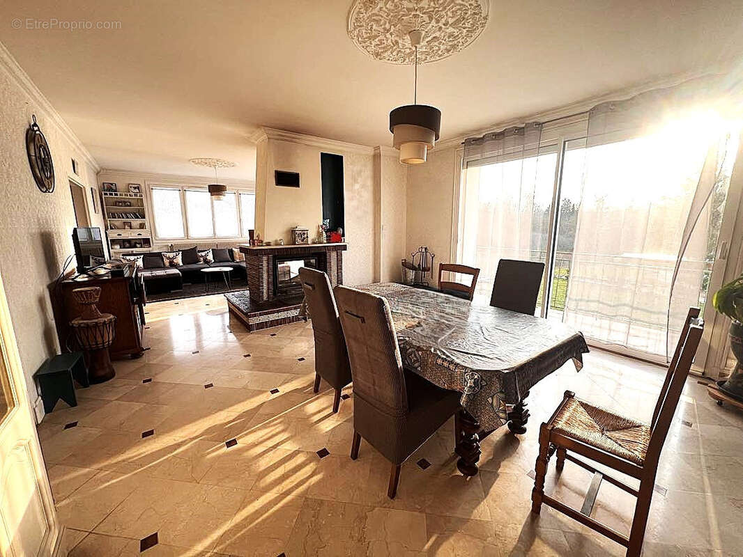 Maison à AILLANT-SUR-THOLON