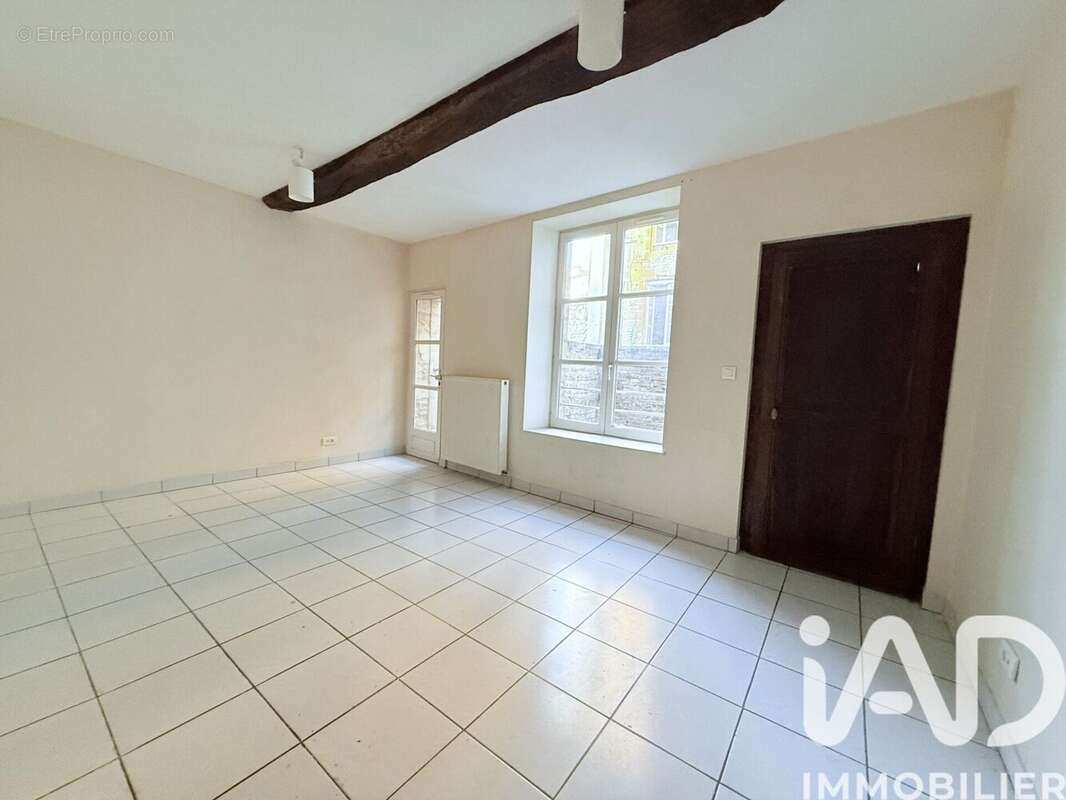 Appartement 500 m² à Sedan  - photo 3