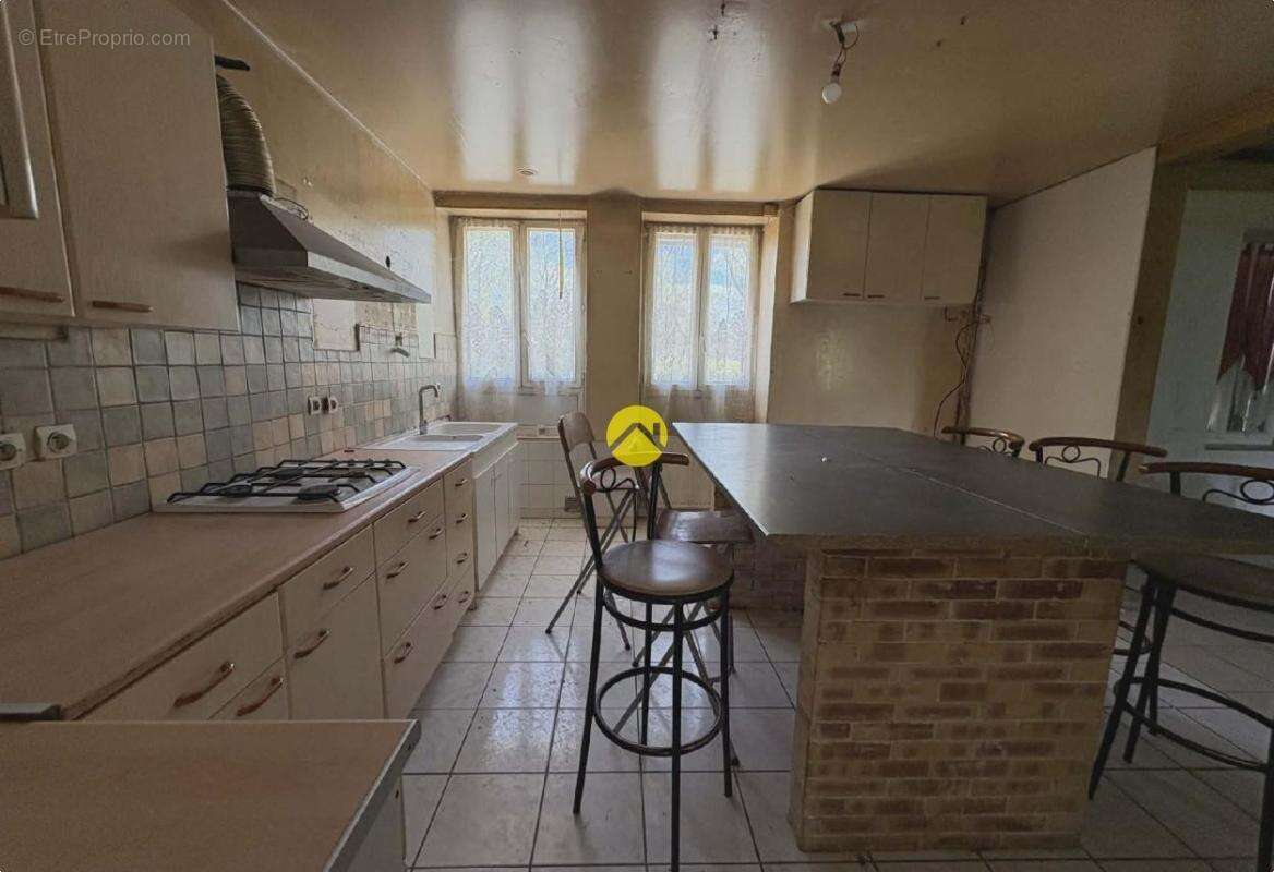 Maison à LA GUERCHE-SUR-L'AUBOIS
