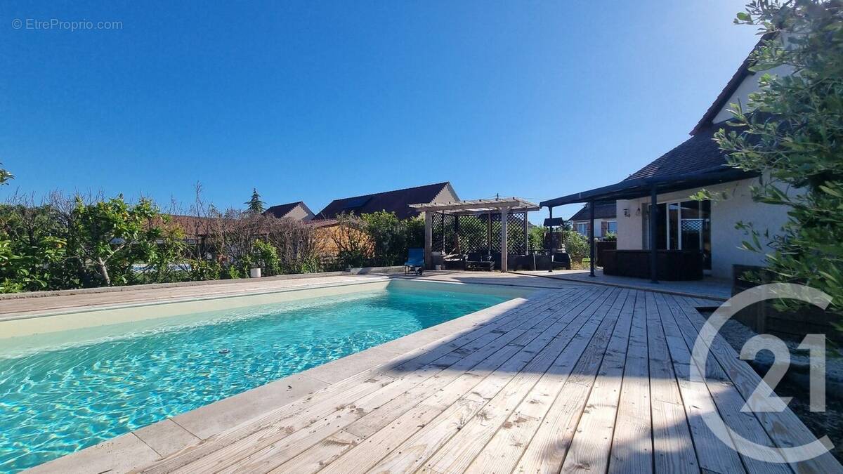 Maison à NEUILLY-LE-REAL