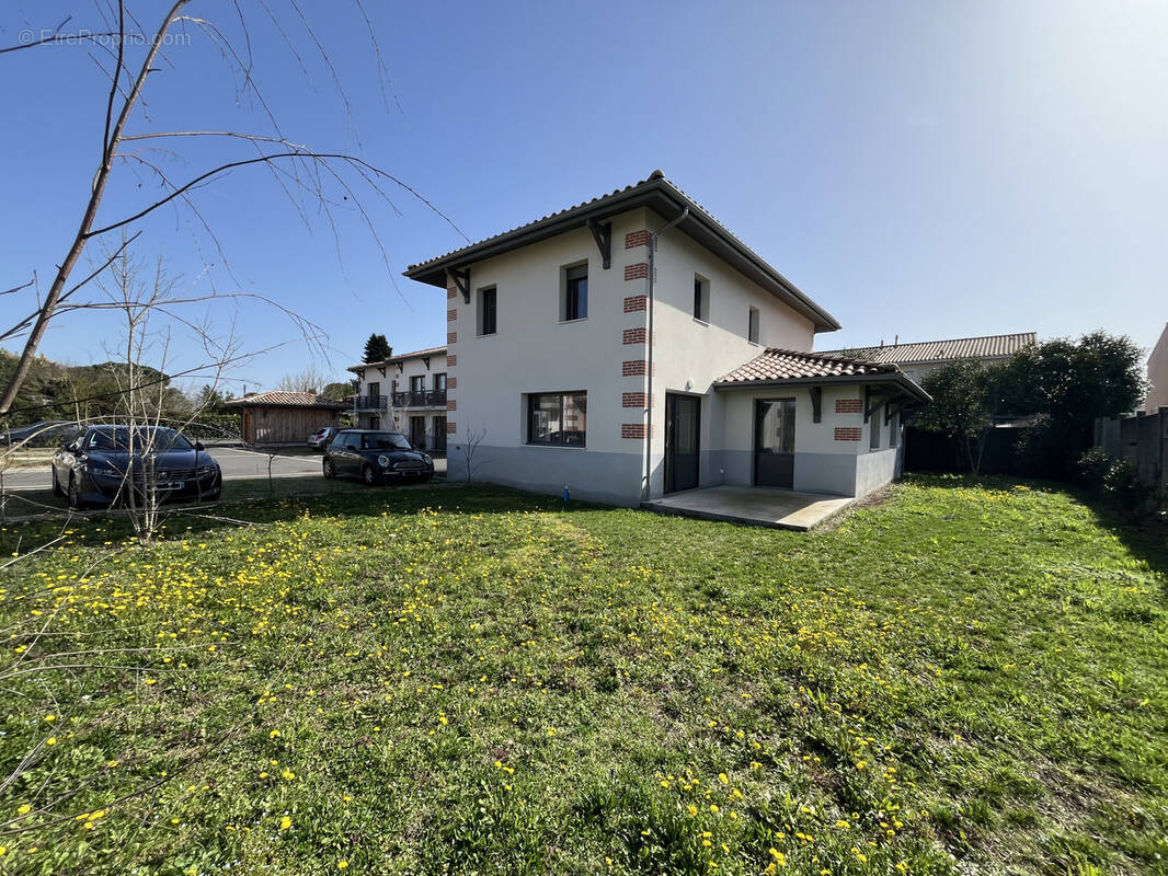 Maison à VILLENAVE-D'ORNON