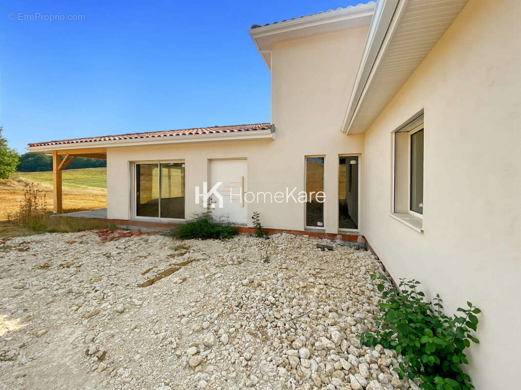Maison 164 m² à Beaumont-De-Lomagne  - photo 2
